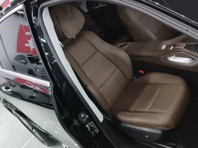 Mercedes-Benz GLE-Class — Фото автомобиля 24