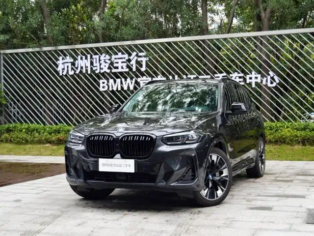 Фотография автомобиля — BMW iX3