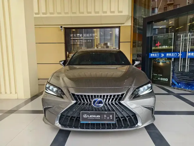 Lexus ES — Фото автомобиля 2