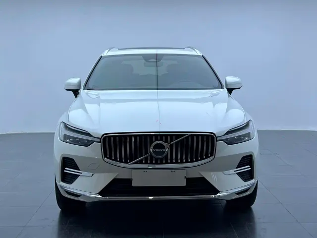 Volvo XC60 — Фото автомобиля 2
