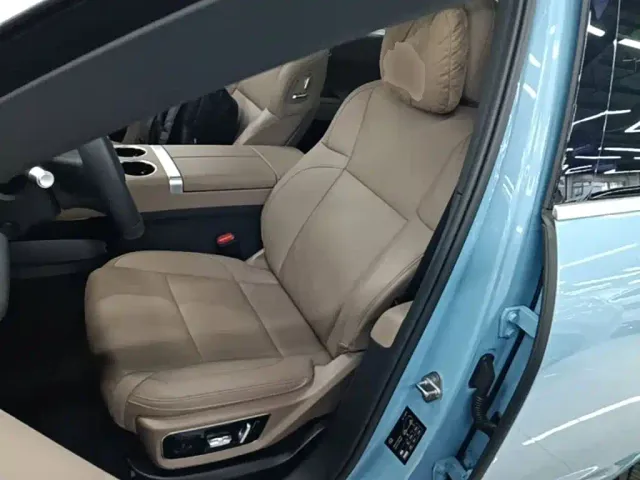 Li Auto L7 — Фото автомобиля 14
