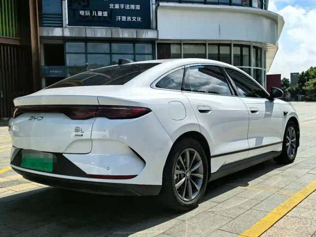 BYD Qin L — Фото автомобиля 12