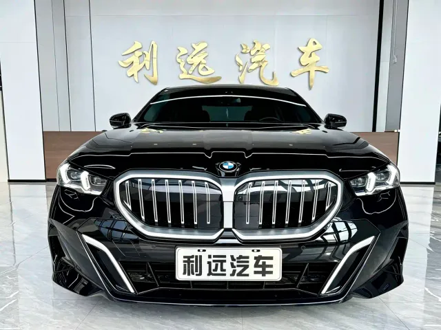 BMW 5 Series — Фото автомобиля 2