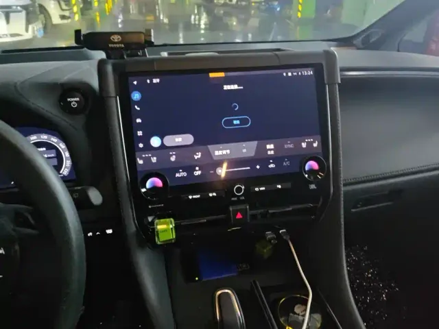 Toyota Alphard — Фото автомобиля 13
