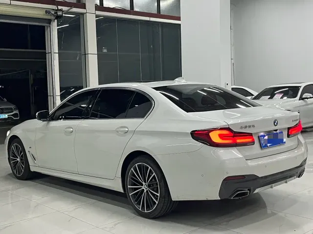 BMW 5 Series — Фото автомобиля 4