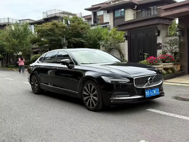 Volvo S90 — Фото автомобиля 3