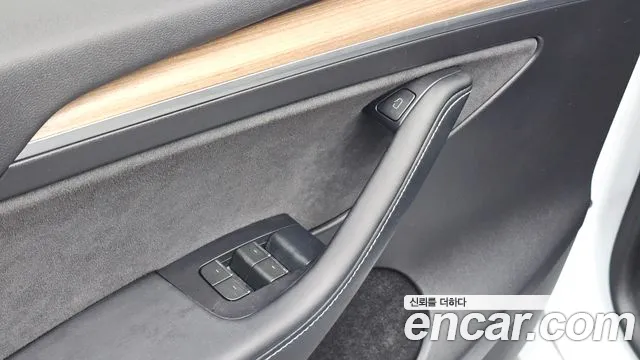 Tesla Model Y — Фото автомобиля 27