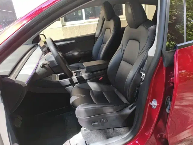Tesla Model Y — Фото автомобиля 14