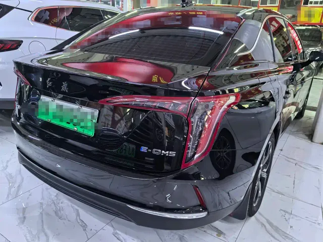Hongqi E-QM5 — Фото автомобиля 4