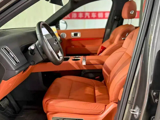 Li Auto L8 — Фото автомобиля 13