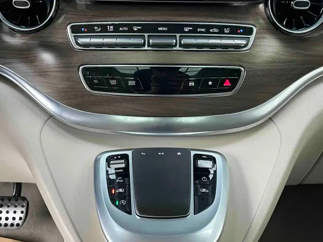 Mercedes-Benz V-Class — Фото автомобиля 11