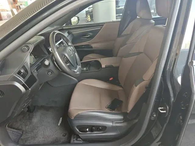Lexus ES — Фото автомобиля 14