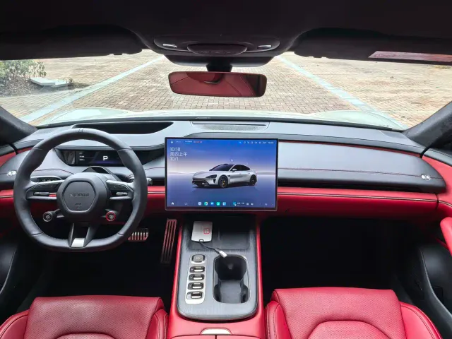 Xiaomi SU7 — Фото автомобиля 10