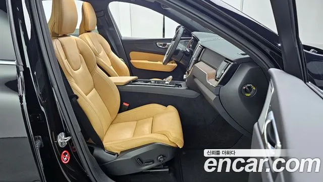 Вольво XC60 — Фото автомобиля 10