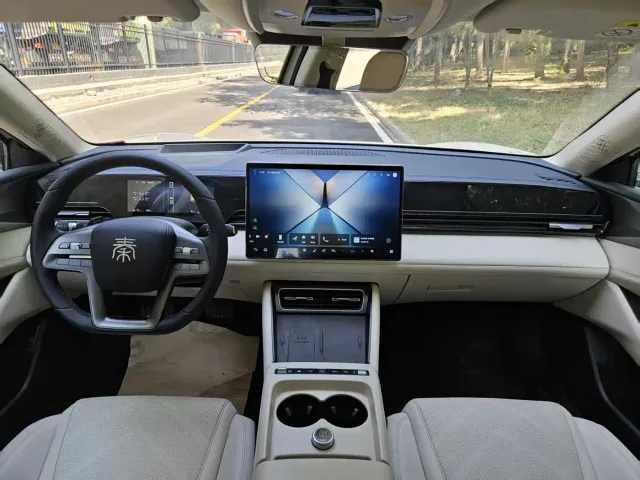 BYD Qin L — Фото автомобиля 10