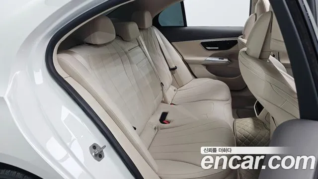 Mercedes-Benz E-Class — Фото автомобиля 10