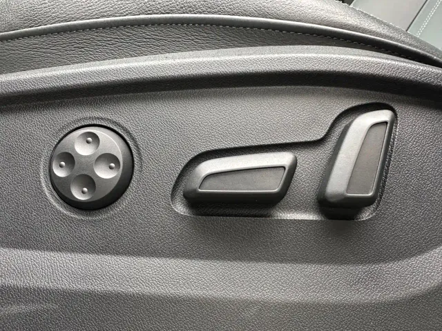 Audi Q2L — Фото автомобиля 12