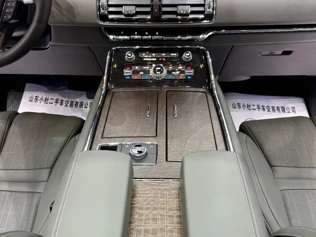 Lincoln Navigator — Фото автомобиля 5