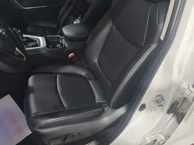 Toyota RAV4 — Фото автомобиля 14