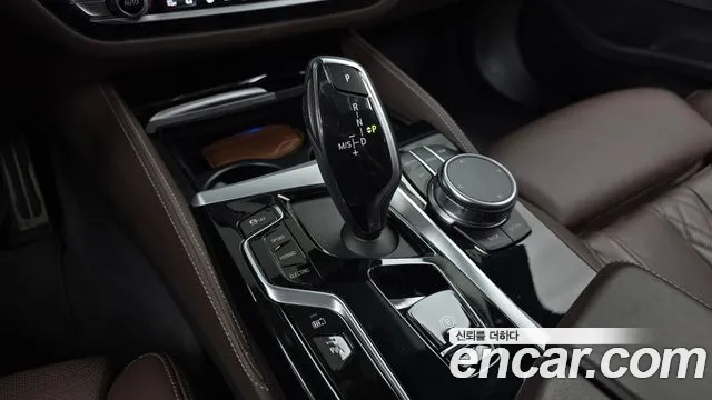 BMW 5 Series — Фото автомобиля 12