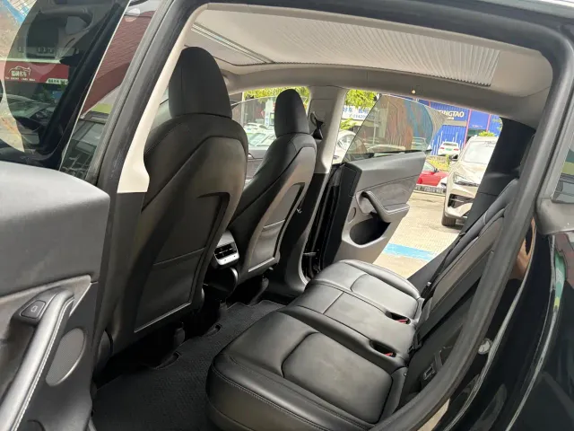 Tesla Model Y — Фото автомобиля 9