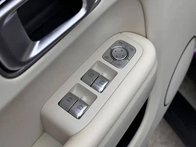 Li Auto L9 — Фото автомобиля 15