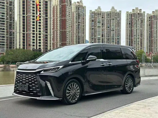Фотография автомобиля — Lexus LM