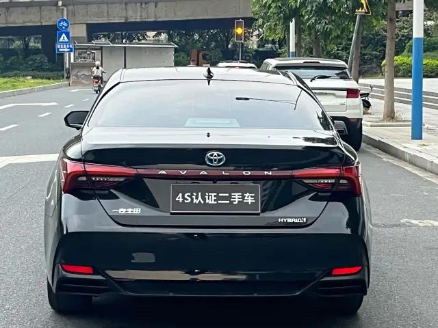 Toyota Avalon — Фото автомобиля 6
