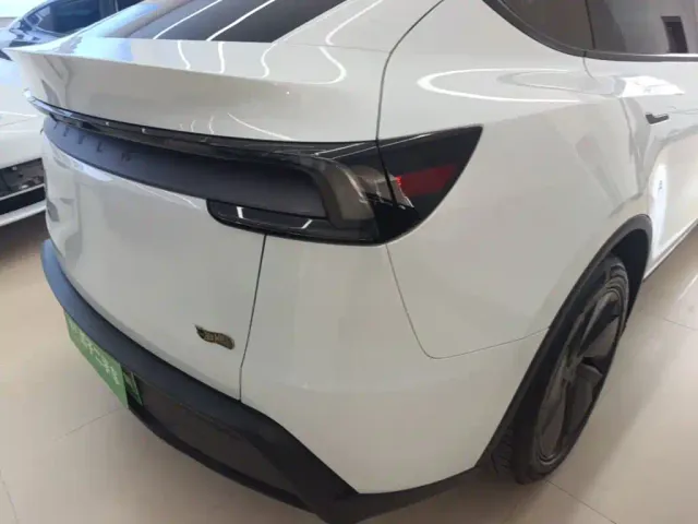 Tesla Model Y — Фото автомобиля 7
