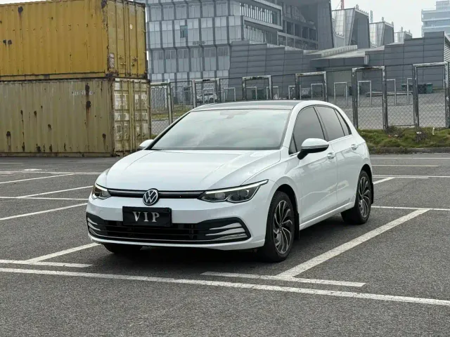 Фотография автомобиля — Volkswagen Golf