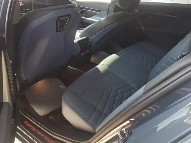 BMW 5 Series — Фото автомобиля 11