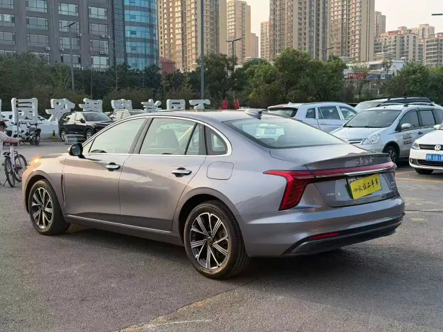 Hongqi H5 PHEV — Фото автомобиля 12