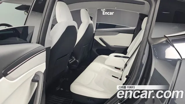Tesla Model Y — Фото автомобиля 17
