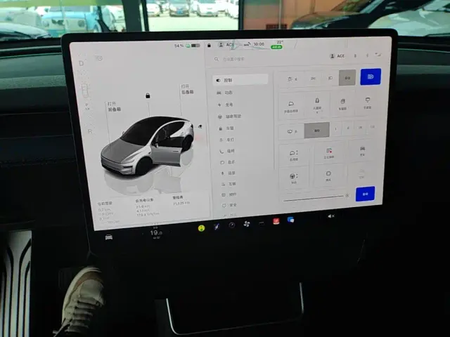 Tesla Model Y — Фото автомобиля 12