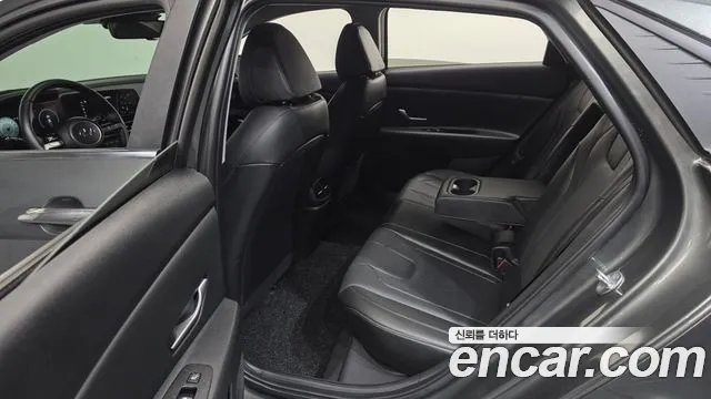 Hyundai Avante CN7 — Фото автомобиля 11