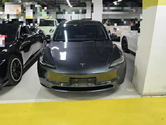 Tesla Model 3 — Фото автомобиля 2
