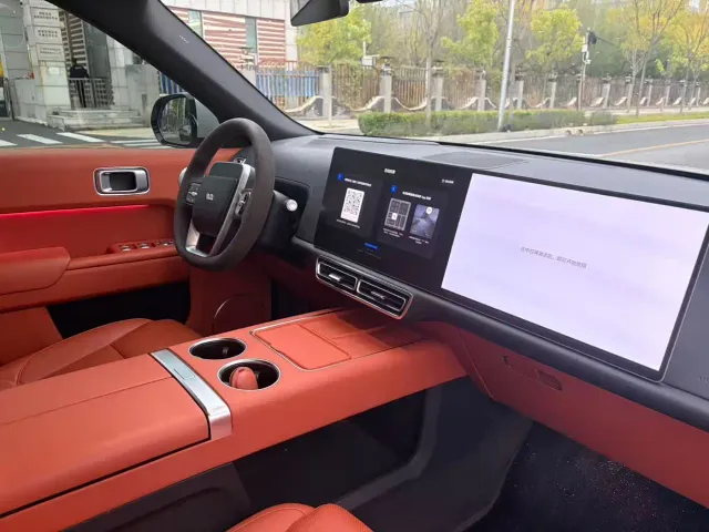 Li Auto L9 — Фото автомобиля 16