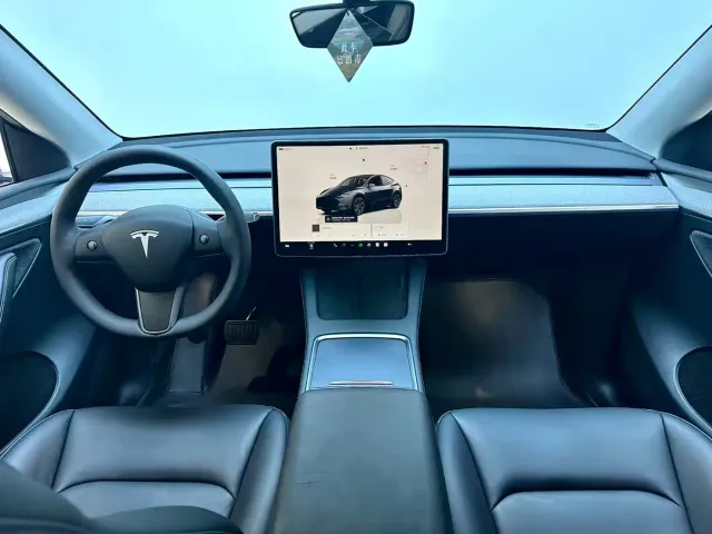 Tesla Model Y — Фото автомобиля 13
