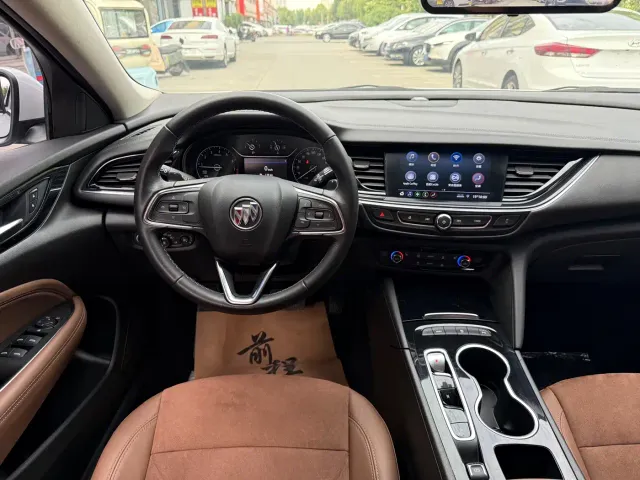 Buick Regal — Фото автомобиля 11