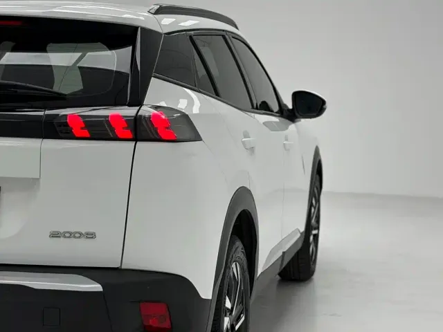 Peugeot 2008 — Фото автомобиля 10
