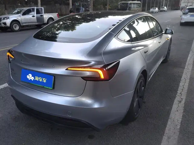 Tesla Model 3 — Фото автомобиля 3