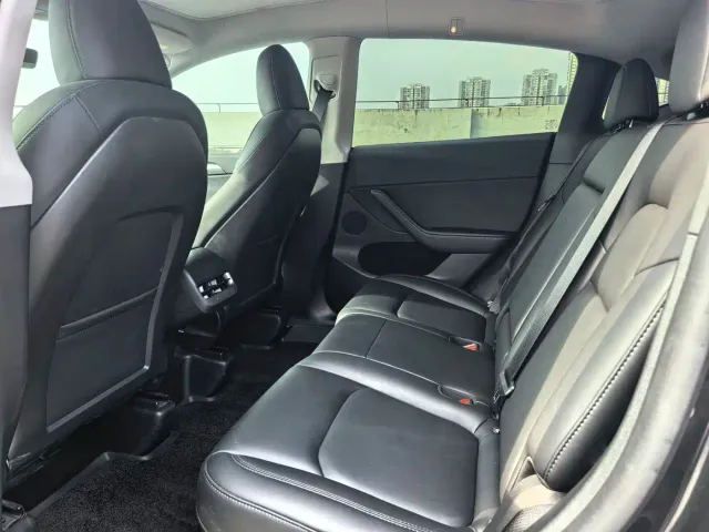 Tesla Model Y — Фото автомобиля 12