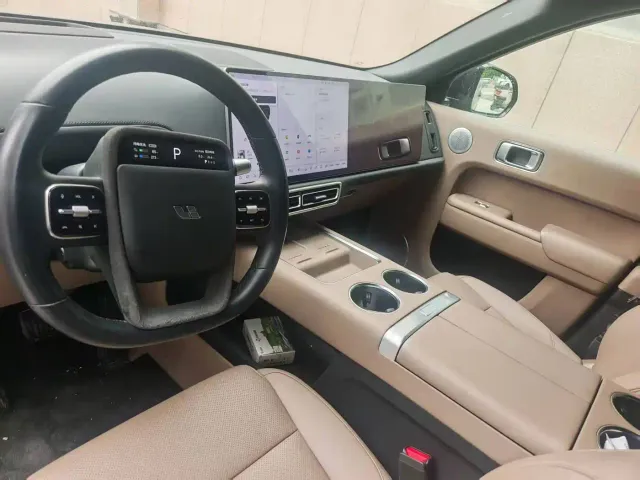 Li Auto L8 — Фото автомобиля 3