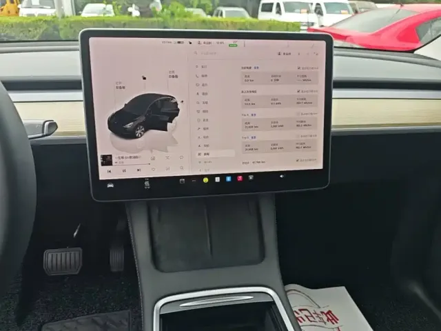 Tesla Model Y — Фото автомобиля 8