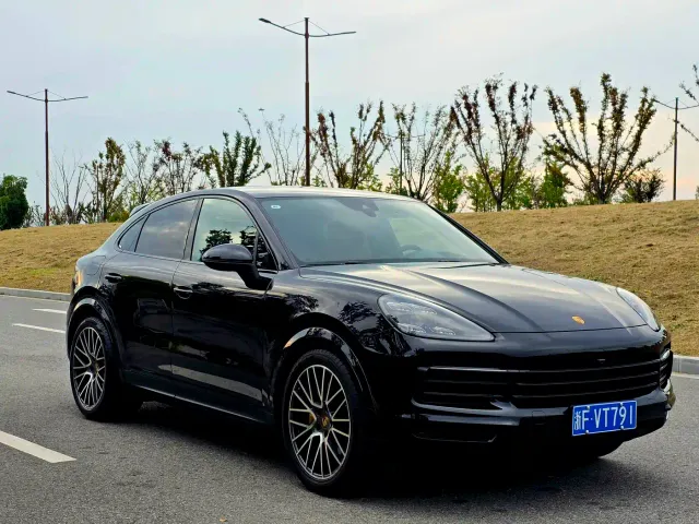 Porsche Cayenne — Фото автомобиля 3