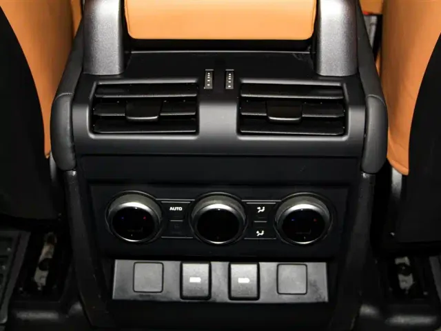 Land Rover Defender — Фото автомобиля 26