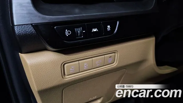Kia Carnival Generation 4 — Фото автомобиля 21