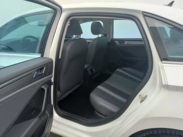 Volkswagen Sagitar — Фото автомобиля 7