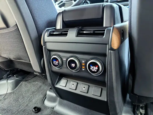 Land Rover Defender — Фото автомобиля 8
