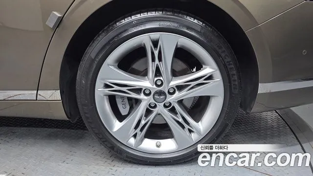 Genesis G90 Бензин 3.5 турбо AWD — Фото автомобиля 5